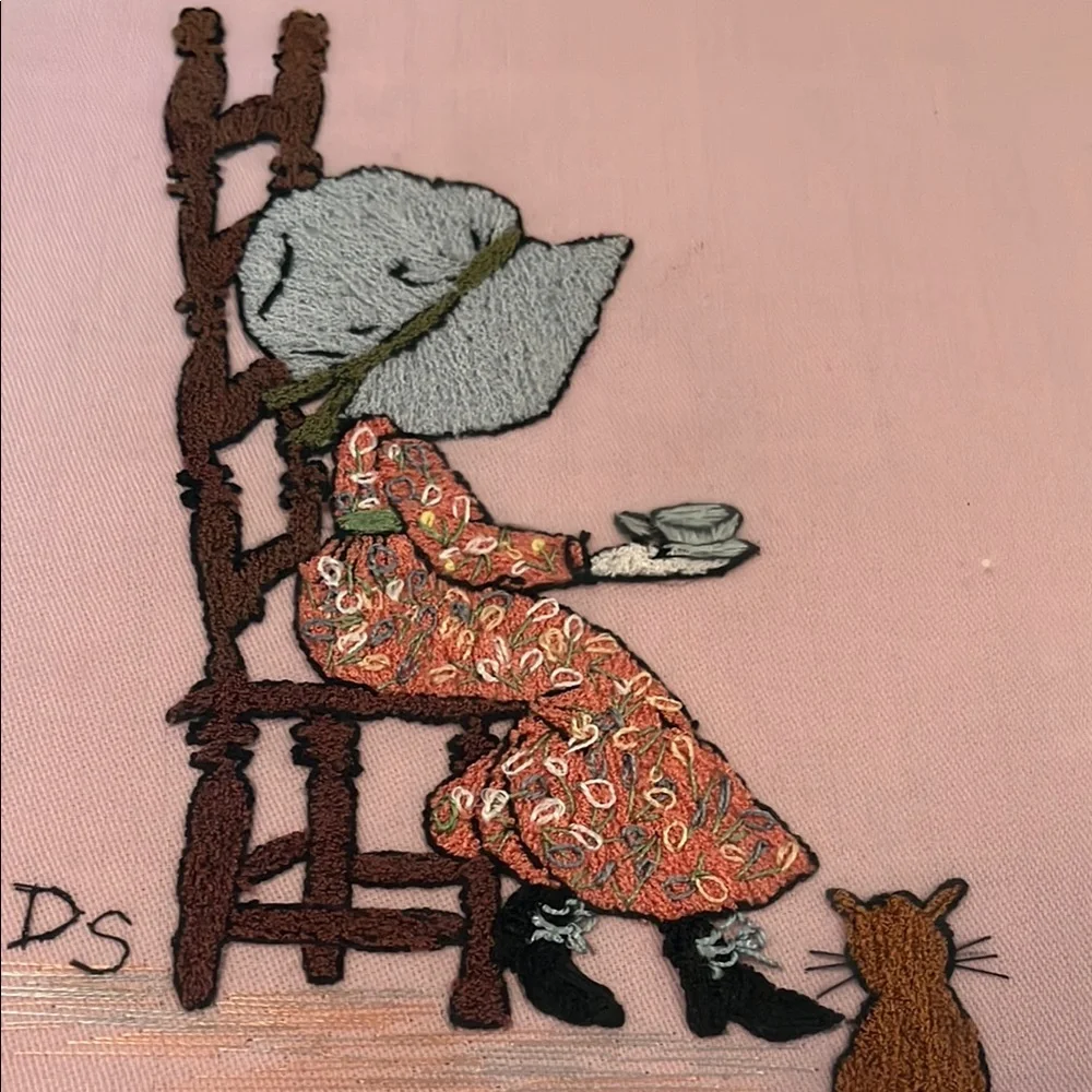 Vintage Holly Hobby style hand embroidered art girl with cat in pinks and blue - Picture 3 of 10